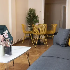 https://apt-houseloft-white-tower-icon.hotelschalkidiki.net
